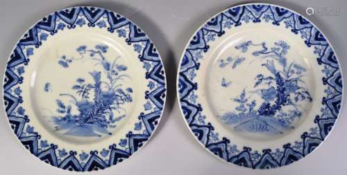 PAIR OF 18TH CENTURY CHINESE PORCELAIN BLUE AND WHITE PLATES