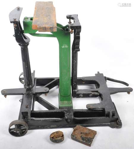 BRISTOL PORT HEAVY CAST IRON CUSTOMS & EXCISE WEIGHING SCALE...