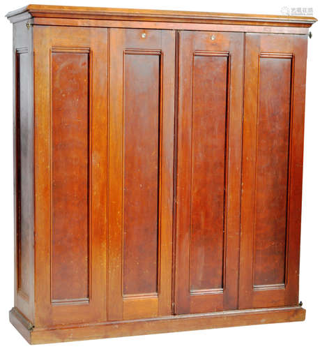 19TH CENTURY VICTORIAN MAHOGANY TWIN FOLDING DOOR CABINET