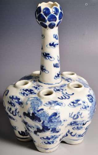 18TH CENTURY CHINESE QIANLONG MARK PORCELAIN TULIP VASE