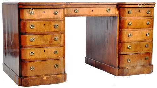 19TH CENTURY VICTORIAN MAHOGANY DESK