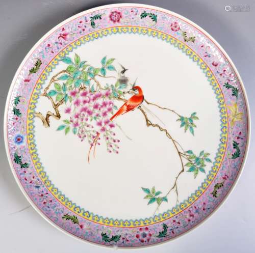 LARGE CHINESE REPUBLIC PERIOD FAMILLE ROSE PORCELAIN CHARGER