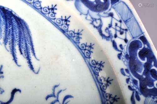 LARGE 18TH CENTURY CHINESE QIANLONG EXPORT BLUE AND WHITE TR...