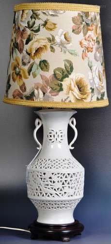 20TH CENTURY CHINESE REPUBLIC PERIOD BLANC DE CHINE LAMP