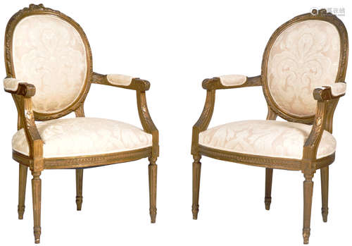 PAIR OF 20TH CENTURY FRENCH GILT GESSO ARMCHAIRS