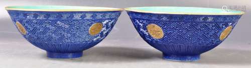 MATCHING PAIR OF 19TH CENTURY CHINESE PAINTED BOWLS