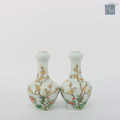 A Pair of Enamel Garlic-head-shaped Vases