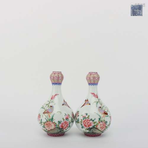 A Pair of Enamel Garlic-head-shaped Vases