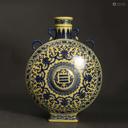 A CHINESE YELLOW GLAZED BLUE AND WHITE PORCELAIN FLOWERS FLA...