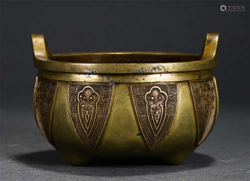 A CHINESE TRIPOD BRONZE CENSER