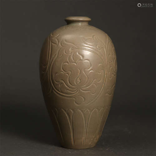 A CHINESE YUE TYPE CARVED FLOWERS PORCELAIN VASE