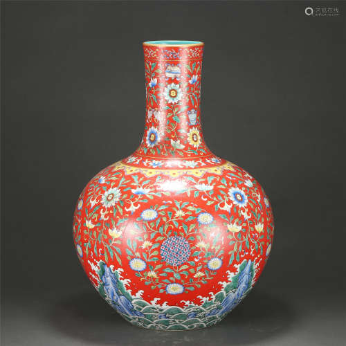 A CHINESE RED GROUND FAMILLE ROSE PORCELAIN FLOWERS VASE