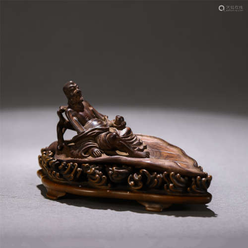 A CHINESE WOODCARVING FIGURE STATUE