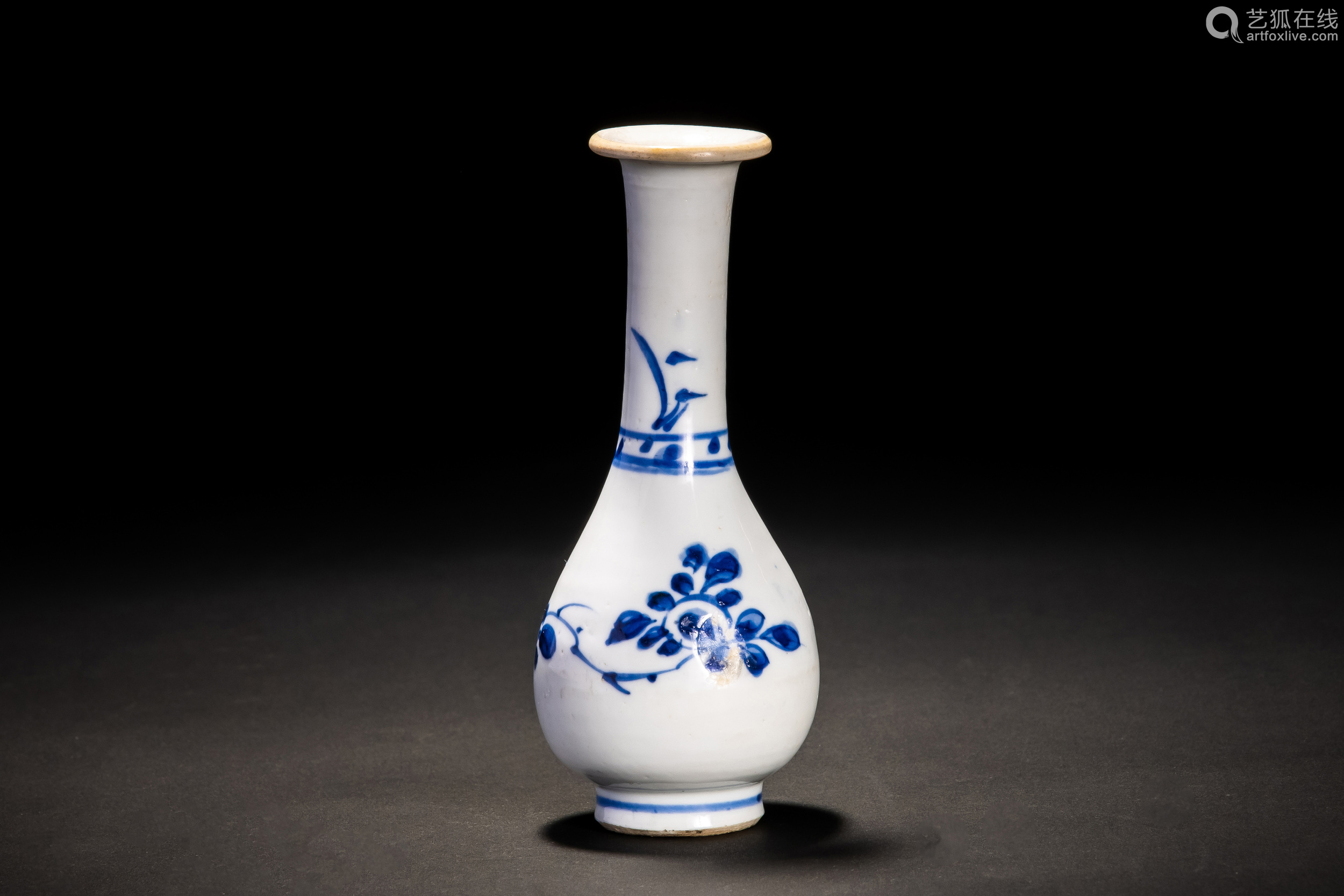 明～清 青花花纹瓶 一轮挿