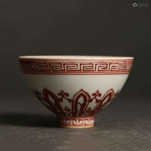 A CHINESE IRON RED GLAZE PORCELAIN FLOWERS BOWL
