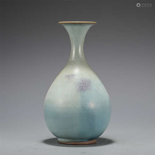 A CHINESE RU TYPE GLAZED PORCELAIN VASE