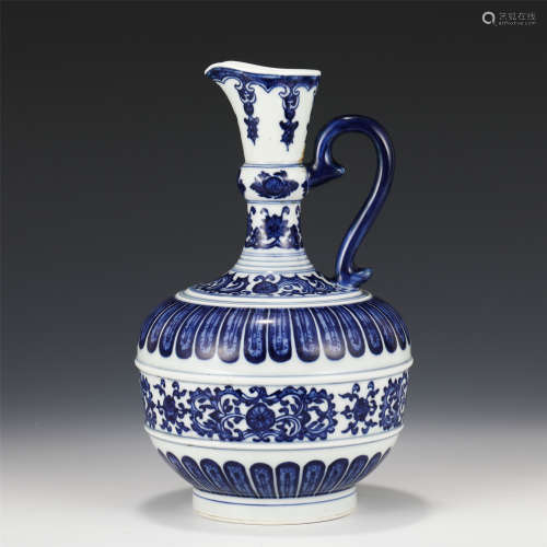 A CHINESE BLUE AND WHITE PORCELAIN FLOWER WASHER