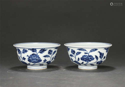 A PAIR OF CHINESE BLUE AND WHITE PORCELAIN FLOWERS CUPS