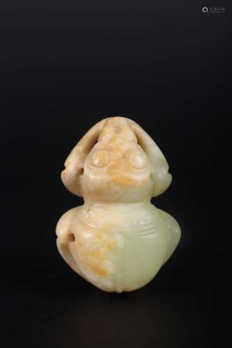 A CARVED JADE FIGURE OF SPIDER