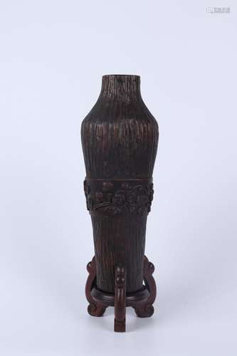 A CARVED EAGLEWOOD PLUM BLOSSOM VASE