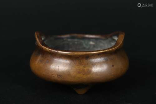 A BRONZE DOUBLE-EARED INCENSE BURNER