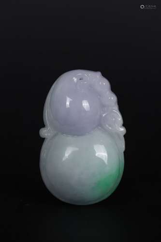 A MOTTLED TRI-TONE JADEITE PENDANT