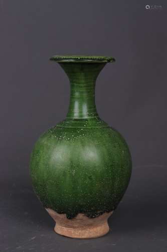 A GREEN GLAZE BUDDHIST VASE