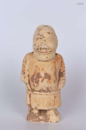 A CARVED POTTERY FIGURE OF MALE ATTENDANT