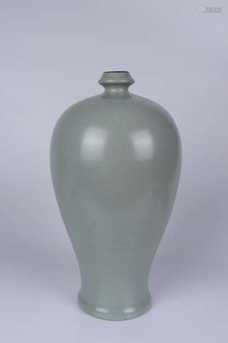 A RU TYPE MEIPING VASE