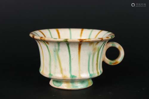 A SANCAI GLAZE LOOP-HANDLE CUP