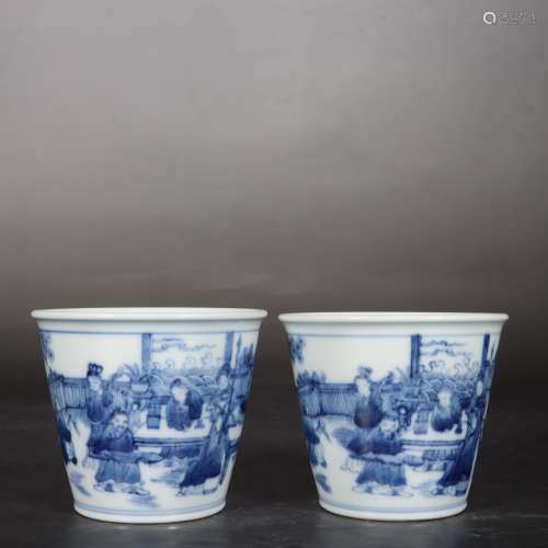 A PAIR OF BLUE AND WHITE FIGURE CUPS