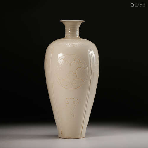 Chinese Ding Ware Porcelain Vase