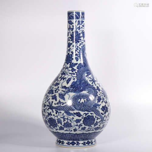 Chinese blue white dragon porcelain vase