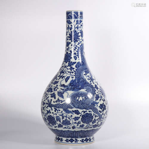 Chinese blue white dragon porcelain vase