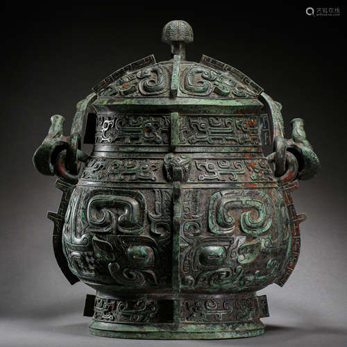 CHINESE BRONZE, SHANG OR ZHOU DYNASTIES