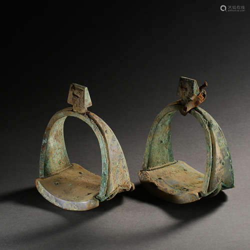 CHINESE LIAO DYNASTY BRONZE INLAID AGATE STIRRUPS