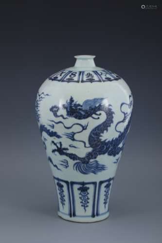 Blue and white cloud dragon plum vase