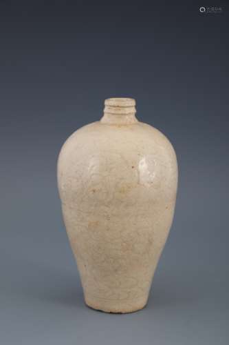 Engraved plum vase in Xianghu kiln