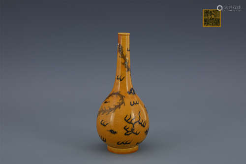 Yellow glazed phoenix pattern gall bottle