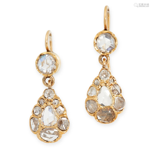 A PAIR OF DIAMOND DROP EARRINGS in yellow gold, the