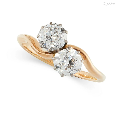 A DIAMOND TOI ET MOI RING, CIRCA 1930 in 18ct yellow