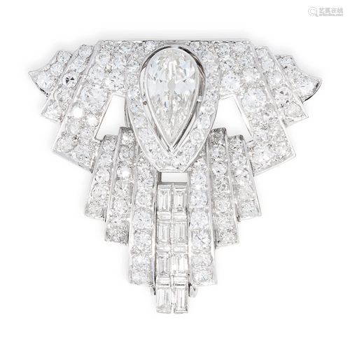 A VINTAGE DIAMOND CLIP BROOCH, CIRCA 1950 of shield