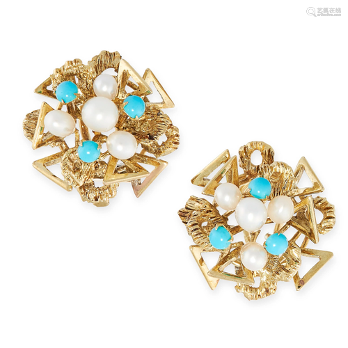 A PAIR OF VINTAGE TURQUOISE AND PEARL CLIP EARRIN…