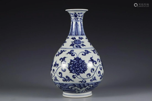 CHINESE BLUE AND WHITE VASE