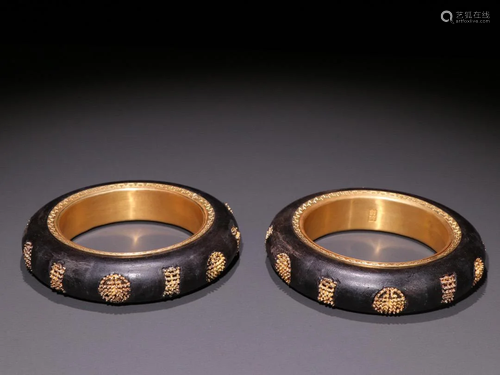 PAIR OF CHINESE CHENXIANG WOOD BRACELETS