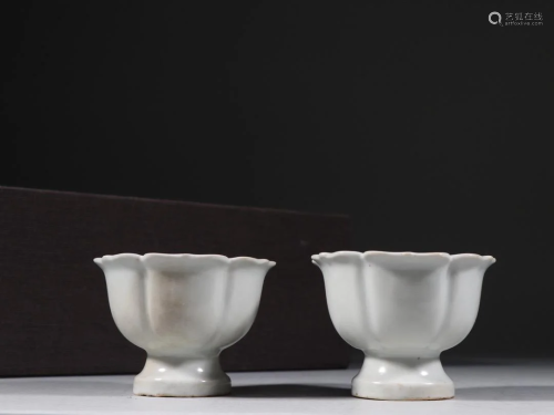 PAIR OF CHINESE HUTIAN WARE CUPS