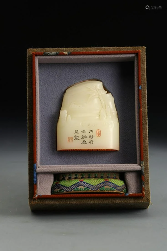 CHINESE SOAPSTONE SEAL WITH BOX