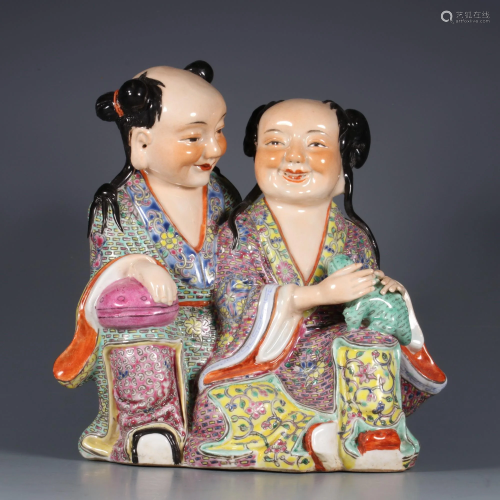CHINESE FAMILLE ROSE FIGURE ORNAMENT