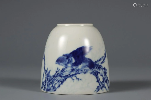 CHINESE BLUE AND WHITE WATER POT