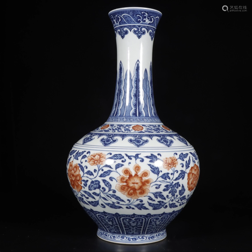 CHINESE BLUE AND WHITE VASE,QIANLONG MARK